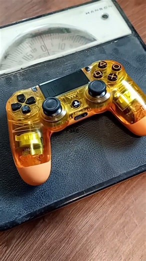 I bought a fake ps4 controller 😌😌