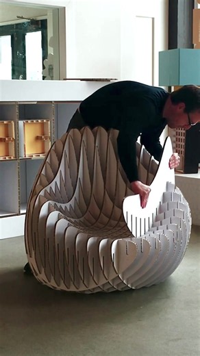 MC205 Cardboard Chair — Original Build by Maximilian Hansen