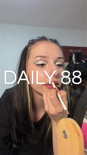 88/365 Euphoria make-up???