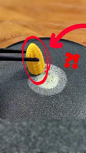 302K views · 3.5K reactions | Découvrez 10 petites astuces pratiques que peu de gens connaissent mais qui peuvent rendre votre quotidien beaucoup plus simple. Du chou râpé en quelques secondes, à la réparation de lacets effilochés, en passant par une solution magique contre le vernis renversé, ces hacks sont rapides, ingénieux et faciles à tester à la maison. | Les Bons Moments | Facebook