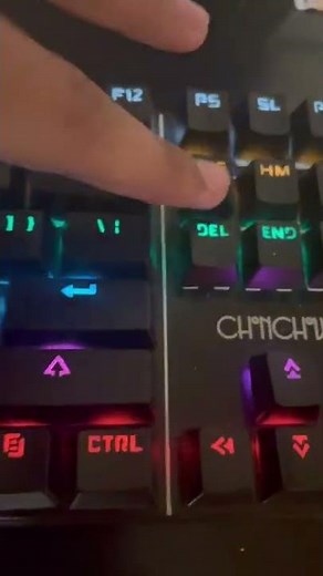 How to turn your keyboard light on (chon chow ) keyboard