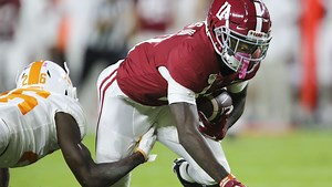 Henry Ruggs III shows off speed chasing down Tennessee player