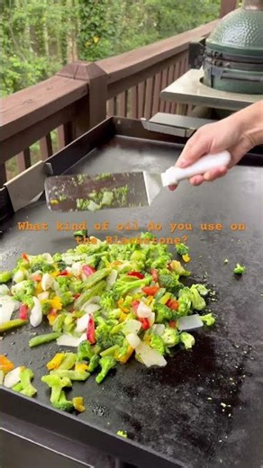 What kind of oil do you use on the ​⁠Blackstone? #stirfry #blackstone #griddlenation