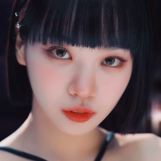 LE SSERAFIM KIM CHAEWON 김채원 on Instagram: "fearless mv teaser 1 !! ( chaewon cut ) #LESSERAFIM #르세라핌 #SAKURA #사쿠라 #KIMGARAM #김가람 #HONGEUNCHAE #홍은채 #KIMCHAEWON #김채원 #KAZUHA #카즈하 #HUHYUNJIN #허윤진"