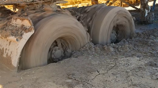 This massive truck was trapped - and one wrong move could’ve been fatal