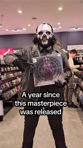 So how many versions did you end up with?? I ended up with 3 vinyls including the liquid centre one and a CD 😅 Whoopth #ghostband #tobiasforge #skeleta #thebandghost