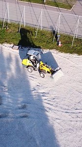 Tout aussi puissante qu'une machine diesel conventionnelle, elle fonctionne cependant sans émissions de CO2 sur site, et avec des émissions sonores nettement inférieures. Voici notre nouvelle chargeuse sur pneus électrique WL28e 🔋🔌 | Wacker Neuson