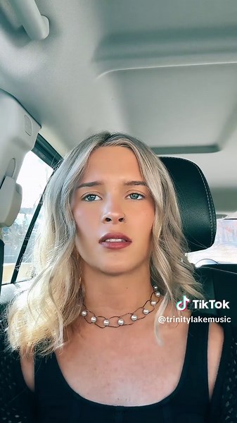 Exploring the Meaning Behind Christina Aguilera's 'Beautiful' Lyrics