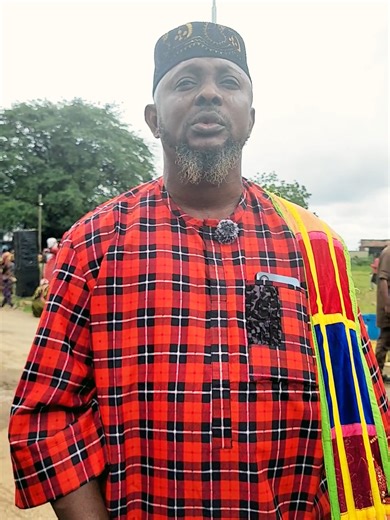 At the Sango Festival in Oyo, Arowofela Rasaaq of Oyo-Ota, a descendant of the royal Bàtá drummers of the Oyo Empire, shared a powerful insight with us: “If you don’t see Bàtá, you cannot see Sango.” In Yoruba spirituality, the Bàtá drum is inseparable from Sango. The sacred rhythms are believed to communicate with and calm the fiery spirit of Sango, the powerful Alaafin of Oyo who became the Orisha of thunder and lightning. With his intense and unpredictable temper, the Bàtá rhythms are played 