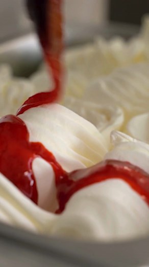 🍨 Ready to see the multifunction combined machine Multy P Valmar in action? With Multy P TTi, beside gelato, ice cream makers and pastry chefs are able to quickly and effectively make products of absolute excellence.🌟 Multy P TTi is a single-unit machine made up of two independent tanks: an upper one that heats and cooks up to 125°C, and a lower one that cools and freezes. This innovation offers flexibility and precision to meet the most demanding industry requirements. 🌟 Write to us to disco