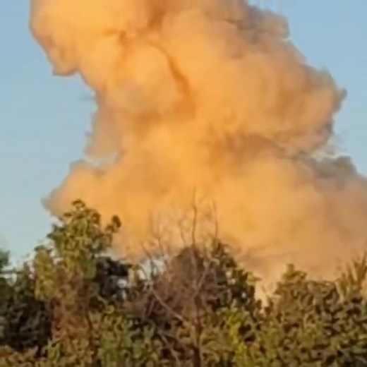 Emergency crews and hazmat teams are at the scene of an explosion in Yazoo City, Mississippi. The explosion occurred at CF Industries chemical plant, it is believed anhydrous ammonia is present. Residents close to the scene were evacuated and Yazoo City residents are being urged to shelter in place. According to the company’s website, CF Industries manufactures hydrogen and nitrogen products. The Mississippi Emergency Management Agency is warning anyone still in the vicinity of the orange, noxio