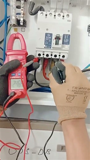 How to Measure 3-Phase Voltage with a Multimeter #electrician #electricaltool #industrialelectrician