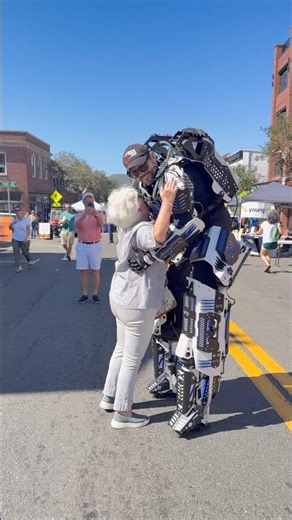 Dance 💃. Mega robo and a woman 🤖✨:#MegaRobotDance #RobotAndWoman #EpicDance #DanceWithRobot