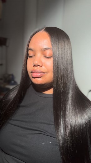 This sleek middle part SEW-in is giving pure luxury and confidence 😍. The shine, the movement, the precision — everything about this look says “effortlessly flawless.” Perfect for any occasion when you want that laid & polished finish with zero lumps or bumps. Hair can be included with your service for that full, silky, natural flow using premium Indulgence Beauty Luxe bundles ✨. 📍Located in Jersey City, NJ 💵 50% deposit required for Hair-Included packages / $25 for BYOB 🚫 No extra guests — 