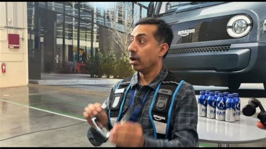 Smart glasses e robot con IA, gli aiuto magazzinieri di Amazon