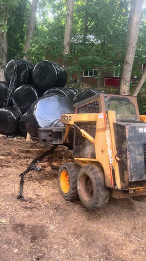 @Harry Ball 🤣#agriculture #skidsteer #agrispec #bale #hay