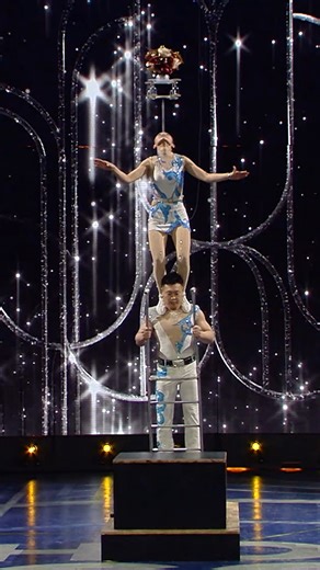 14M views · 348K reactions | Fastest time to climb five stairs on a straight ladder with a person on the shoulders balancing a vase on the head ⏱️ 1 min 17 sec by Lijuan Feng and Lijun Liu  | Guinness World Records | Facebook