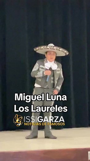 Miguel Luna canta Los Laureles con gran emoción