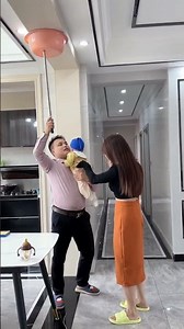Cute Baby Cooperates With Mother And Takes Father's Money#funny videos#cutebaby#motherlove