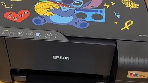 爱普生彩色打印机京东自营旗舰店，打印文字清晰锐利，色彩还原真实，适合家庭办公、学生作业和照片打印，日常使用体验出色。