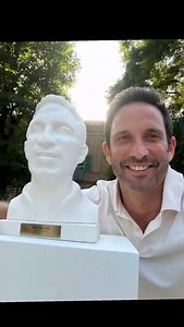 O que acham? Parecido? Mais bonito? Mais feio? Quem está mais bronzeado? Acham que ficou melhor este busto ou o do @cristiano @theworlds50best @belcanto_joseavillez | José Avillez