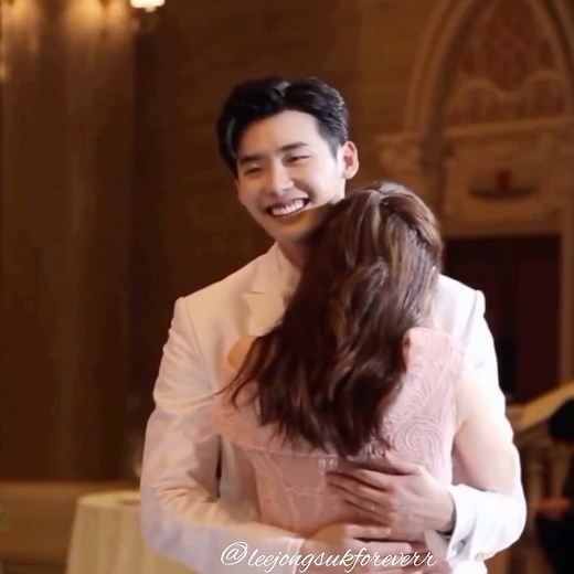 LEE JONG SUK(이종석) on Instagram: "“You’ll be the prince and I’ll be the princess, it’s a love story baby just say yes ❤️” • • Continuing with W two Worlds Ep.07&08 bts.. I just ship them so much 😭💖 @jongsuk0206 @hanhyojoo222 The way he holds her, hugs her, the way she leans on him 🥺 • • • • • • • Please don’t repost without giving credits.. raw vid cr to respective owner (found the original online) • • • • • • • Follow for more content! #leejongsuk#leejongsuklovers#leejongsukfans#jongsuk0