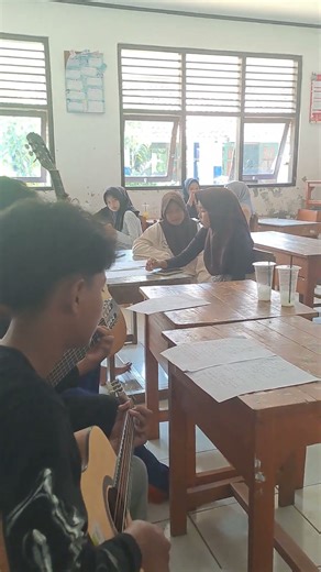 LATIHAN KEDUA KOLABORASI DENGAN KEYBOARD