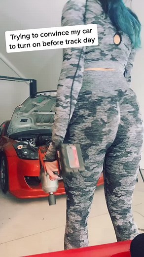 It be like that sometimes 🥺 #350z #dancing #cargirlsoftiktok #cars #goingintonight #peach