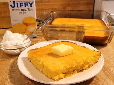 Jiffy Cornbread with Sour Cream 🌽 🍞| 🥛🧈1-Box Recipe 🥚 👨‍🍳 |😊 👍 Easy and Moist