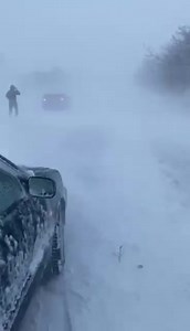 Atenție dacă vă porniți la drum! Mai multe trasee blocate în perimetrul raioanelor Căușeni și Ștefan Vodă, transportul public întors din drum! Potrivit reprezentanților de la autogara Căușeni în dimineața zilei de duminică majoritatea microbuzelor de rută nu au ieșit din gară. Drumurile de acces către satele raioanelor Căușeni și Ștefan Vodă fiind blocate. Din causa viscolului și a zăpezii traseul R30 a fost blocat către orele 14:00. În condițiii dificile se circulă și pe traseul R 26 Bender-Cău