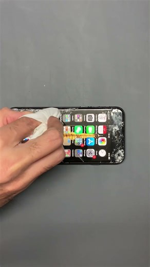 Shattered iPhone 7 Screen Still Works 😳