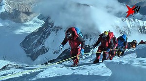 Der blinde Extrembergsteiger Andy Holzer wollte das schier Unmögliche schaffen – und den höchsten Berg der Welt besteigen, den Mount Everest. | stern TV