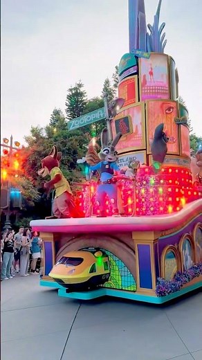 🎉 DISNEY Parade ✨ Shanghai vs Hong Kong Disneyland Parade — Which One Is MORE EPIC?! 🥳