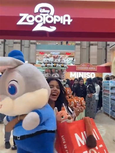 buying whatever fits in card 😀🩷 . . . . . . . . #foryoupage #fyppppppppppppppppppppppp #trendingvideo #pragativerma #triptiverma