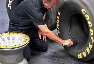 Beadlock Wheel Mounting and Tire Selection