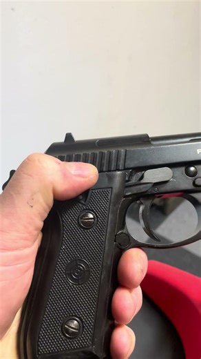 Crosman P1 Full Auto Beretta Replica 4.5mm BB Gun