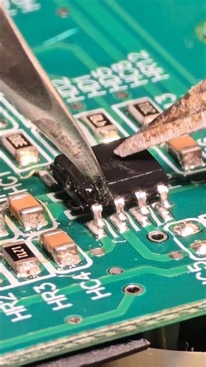 8-Pin Chip Swap! Replacing an SMD IC with Hot Air Rework ⏱️