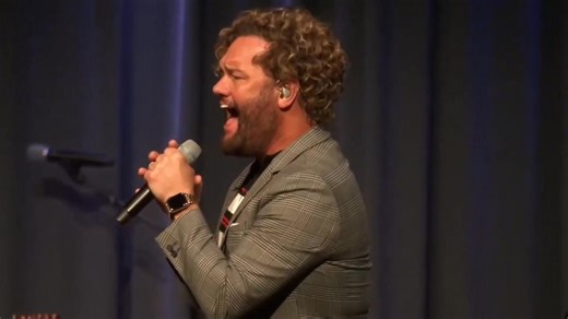 Happy 4th July 🇺🇲! David Phelps - God Bless America (2021) God shed his grace on thee, And crown thy good with brotherhood From sea to shining sea! To shining sea! | Gaither Tribute