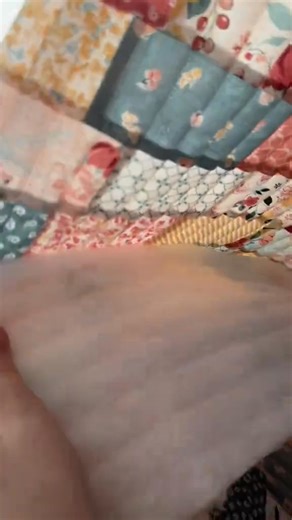 Part 1 | Part Two of our patchwork quilted tote bag!🩷 Video by figandpoppythreads #sewing #sewingtiktok #DIY #craftymoms #sewtok #sewingtutorial Part 4 | Jennifer