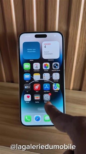 📱 Astuce iPhone Vous avez remarqué que l’écran de votre iphone reste allumé même quand le téléphone est verrouillé ? Dans cette vidéo, je vous montre comment désactiver cette fonctionnalité en quelques secondes pour économiser la batterie 🔋 #astuces #iphone