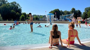 Beau temps : la piscine du domaine de Wégimont affiche complet ce lundi - RTBF Actus