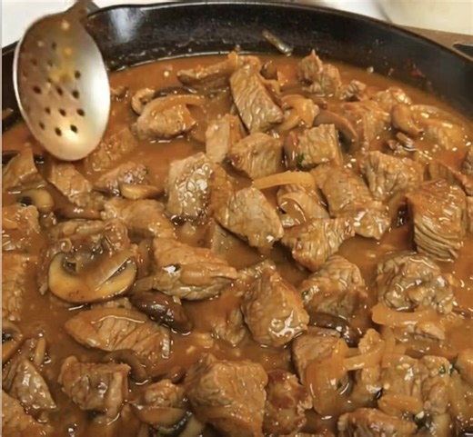 🍄 Melt-In-Your-Mouth Beef Tips with Mushroom Gravy These Beef Tips with Mushroom Gravy are so tender they literally melt in your mouth 🤎🍄 Smothered in rich, savory gravy — perfect over mashed potatoes or noodles! 🥩 Ingredients For the Beef Tips: 2 lbs (900 g) beef sirloin tips or stew meat, cut into chunks 2 tbsp flour 1 tsp salt ½ tsp black pepper 2 tbsp olive oil or butter For the Gravy: 1 medium onion, diced 2 cups sliced mushrooms (white or cremini) 2 cloves garlic, minced 2 cups beef br