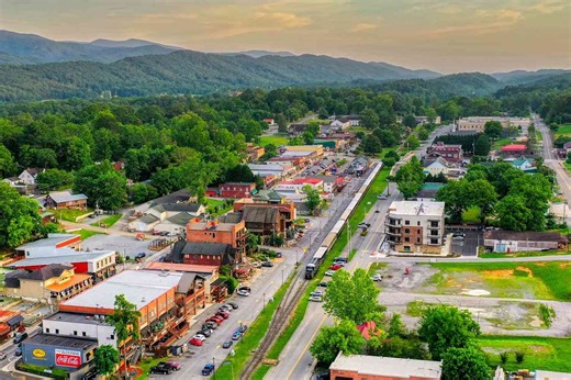 This Georgia Mountain Town Stays 10 Degrees Cooler Than Nearby Cities In Summer