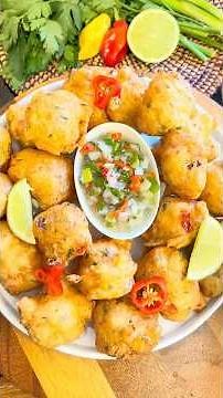 Accras de morue accompagnés de la sauce chien || Saltfish accra served with creole sauce 😍😋