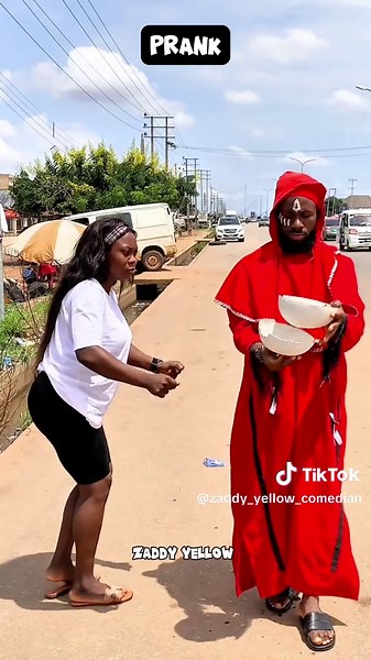 Prank 😂#prank #pranks #prankvideo #prankvideos #funnyvideos😂 #zaddyyellow #zaddyyellowcomedies #prankcall #prankster #pranking #pranked #prankwars #pran #prankers #explore #foryou #prankchallenges #comedia #lol #😂 #😂😂😂