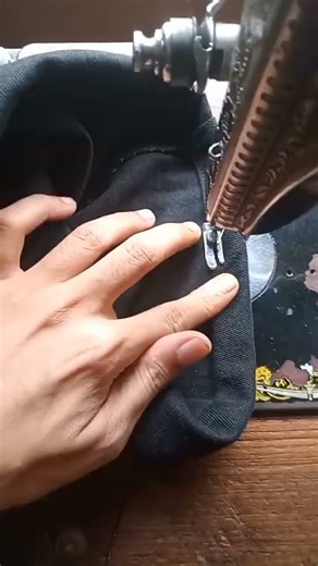 Sew the leg circumference of thick jeans. #sewing #sewingtips