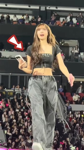 Lisa (BLACKPINK member) outfit on point 💃🔥✨#lisa #blackpinklisa #blackpink #outfit #yt #shorts