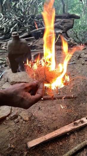 PRIMITIVE 🌳The traditional fire-starting technique we use on camping adventures#bushcraftin #tips