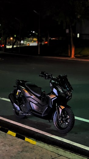ADV 160 Matte Black review: ADV160 scooter features and looks