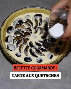 Recette de tarte aux QUETSCHES hyper gourmande Ingrédients : 600 gr de quetsches Pour la pâte : 200 gr de farine 50 gr de poudre d'amande 125 gr de beurre 70 gr de sucre 1 oeuf 1 pincée de sel Pour l'appareil : 10 cl de crème semi-épaisse entière 20 gr de poudre d'amande 20 gr de sucre 1 oeuf Temps de préparation : 30 min Temps de repos : 1h Temps de cuisson : 35 min à four préchauffé à 180°C | La Cuisine de Philippe